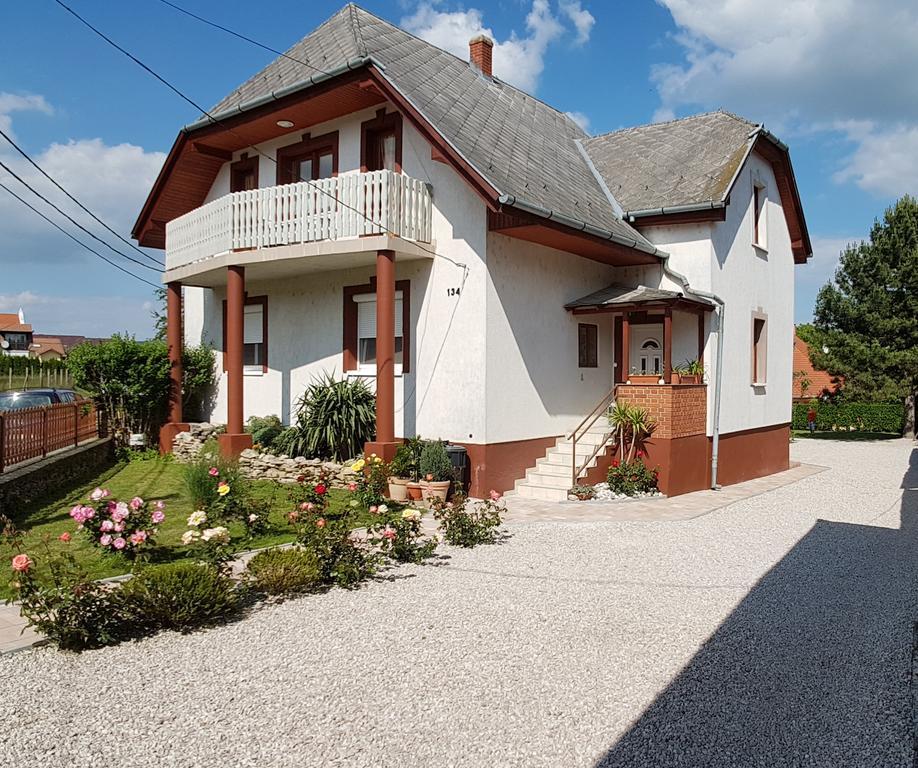 Villa Nora Heviz Exterior photo