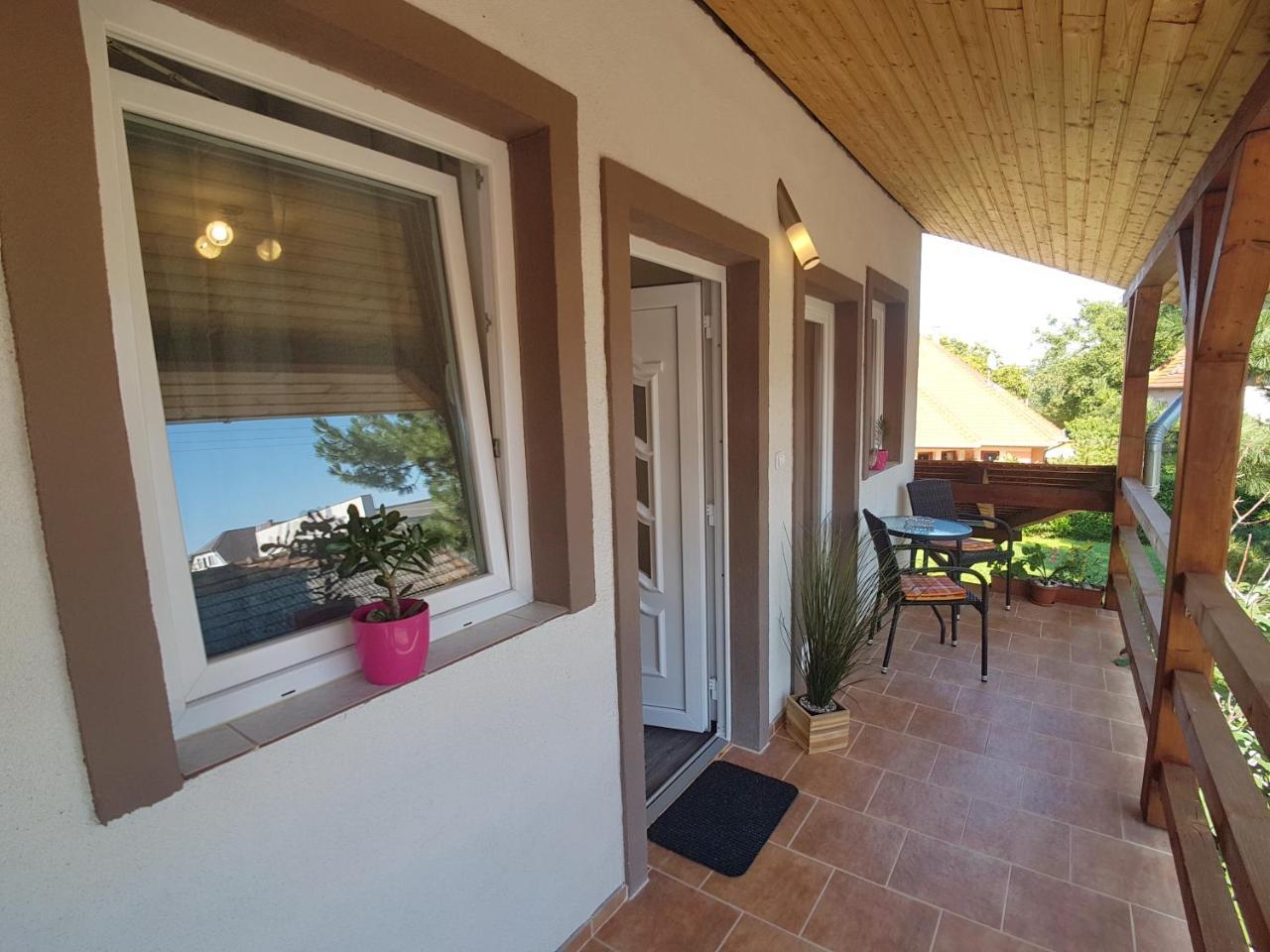 Villa Nora Heviz Exterior photo
